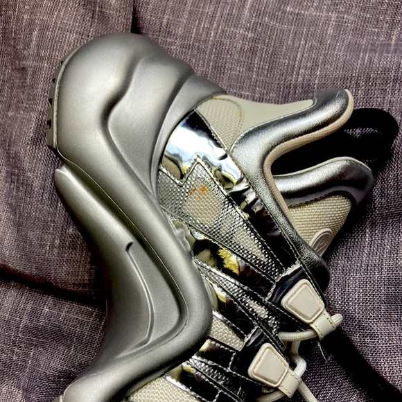 …SOLD..Louis Vuitton Sneakers - Picture 4 of 6